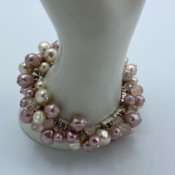Liz Claiborne Faux Pearl Pink White Beaded Stretch Cha Cha Bracelet - Picture 7 of 10